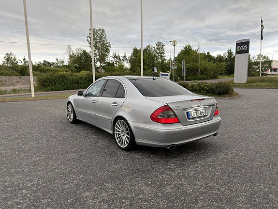 Mercedes-Benz E280 3 of 9