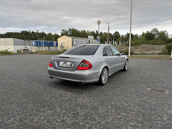 Mercedes-Benz E280 4 of 9