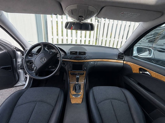 Mercedes-Benz E280 8 of 9