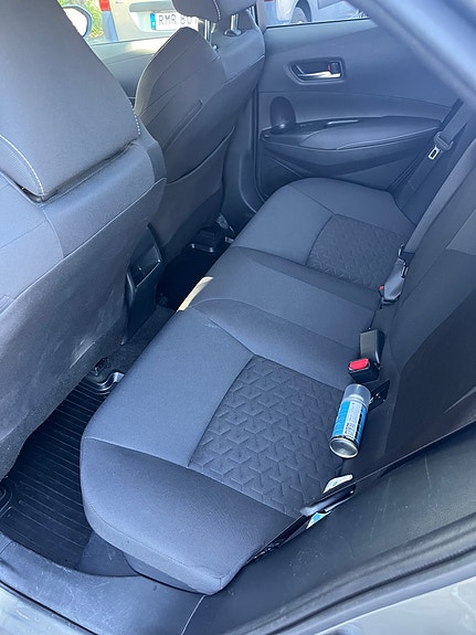 Toyota Corolla 7 of 12