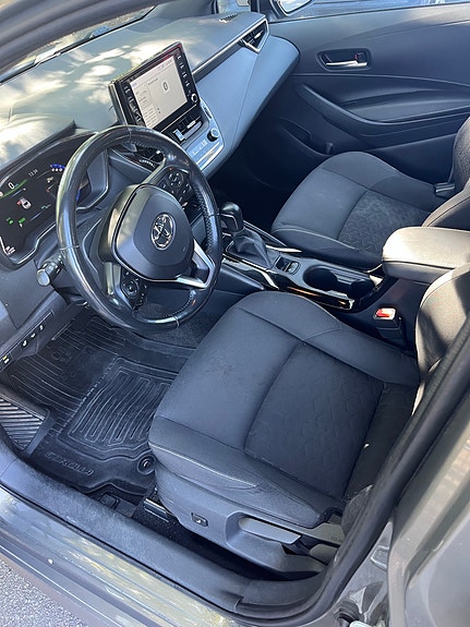 Toyota Corolla 8 of 12
