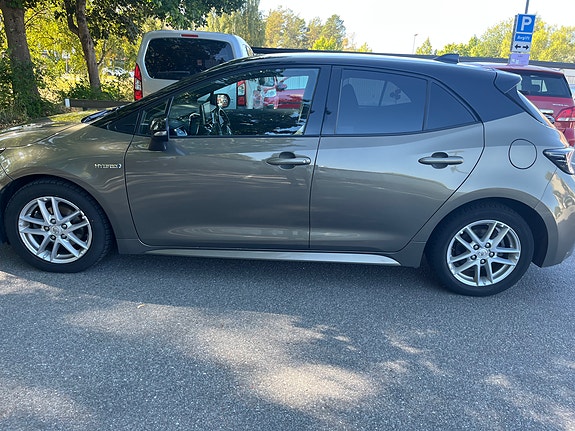 Toyota Corolla 6 of 12
