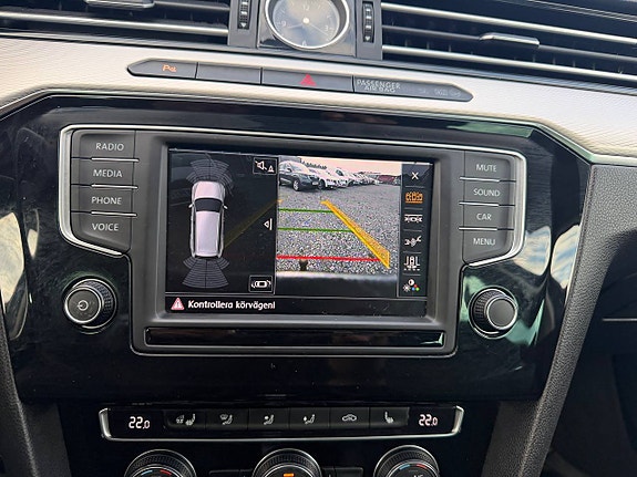 Volkswagen Passat Alltrack 11 of 13