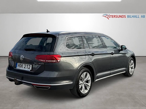 Volkswagen Passat Alltrack 8 of 13