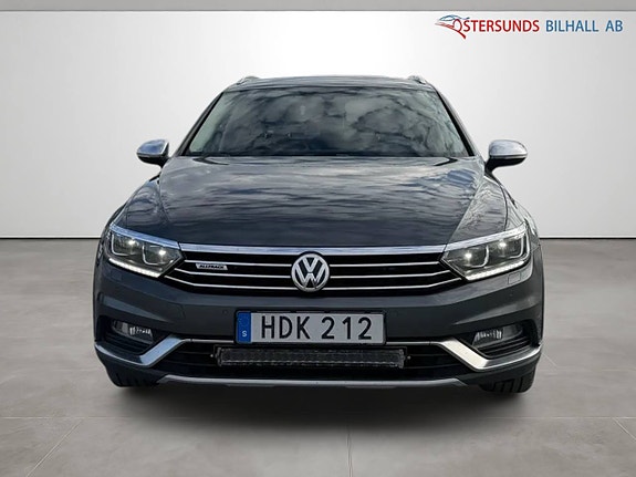 Volkswagen Passat Alltrack 2 of 13