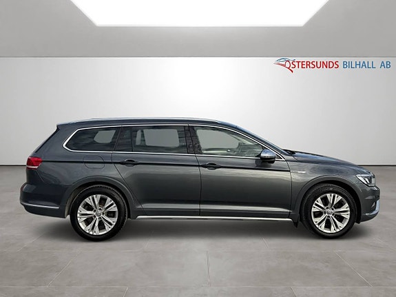 Volkswagen Passat Alltrack 6 of 13