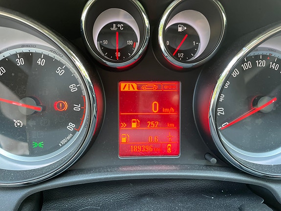 Opel Astra 8 of 9