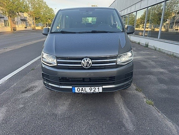 Volkswagen Multivan 2 of 14