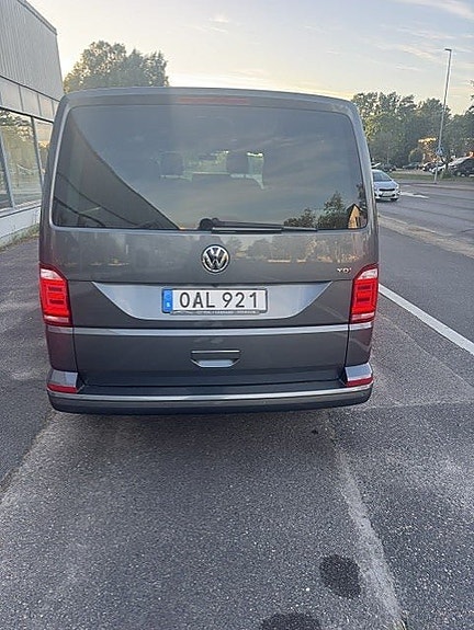 Volkswagen Multivan 6 of 14