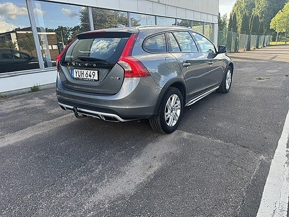 Volvo V60 Cross Country 4 of 7
