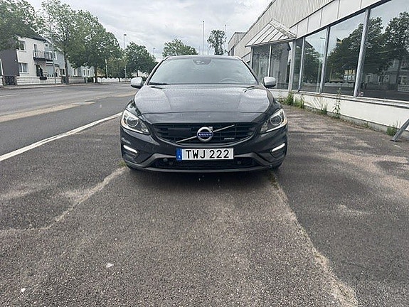 Volvo V60 2 of 9