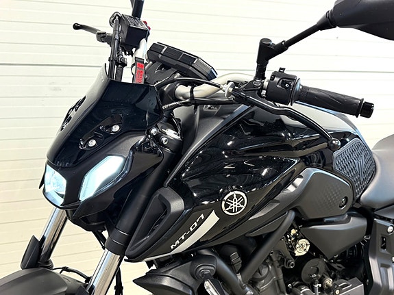Yamaha MT-07 Mt07 2 of 14