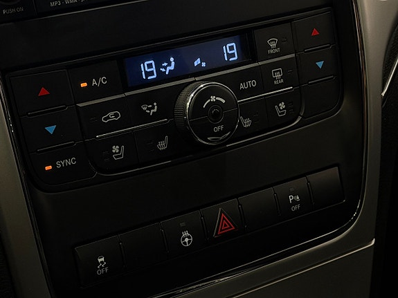 Jeep Grand Cherokee 28 of 30