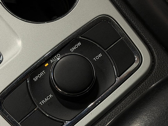 Jeep Grand Cherokee 27 of 30