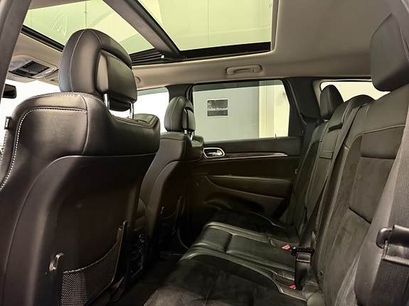 Jeep Grand Cherokee 21 of 30