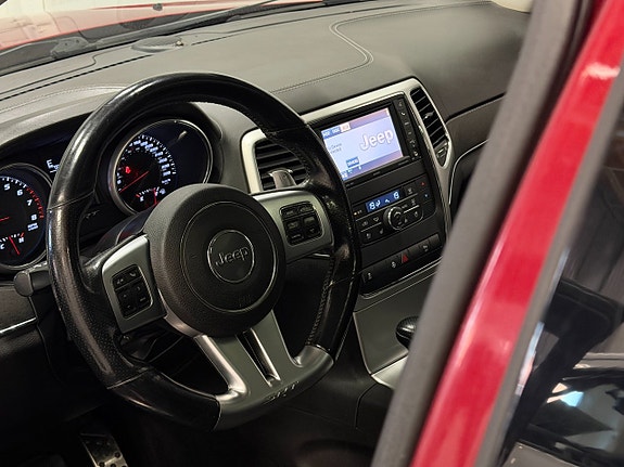 Jeep Grand Cherokee 22 of 30