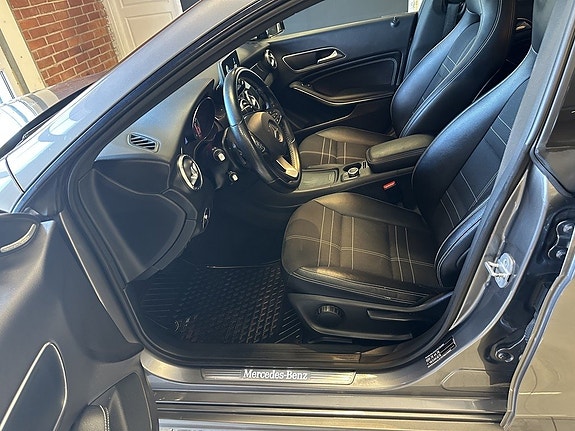 Mercedes-Benz CLA250 18 of 23