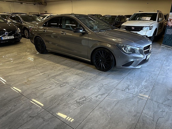 Mercedes-Benz CLA250 2 of 23