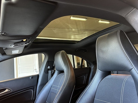 Mercedes-Benz CLA250 13 of 23