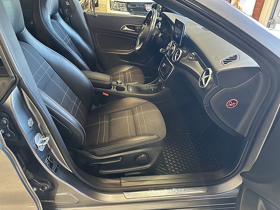Mercedes-Benz CLA250 19 of 23