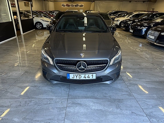 Mercedes-Benz CLA250 14 of 23