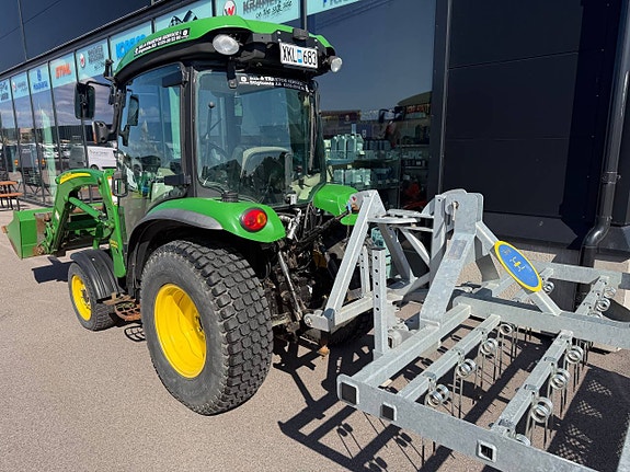John Deere 3520 3 of 11
