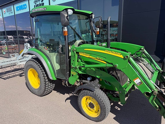John Deere 3520 2 of 11