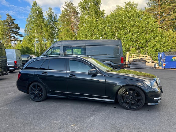 Mercedes-Benz C220 6 of 9