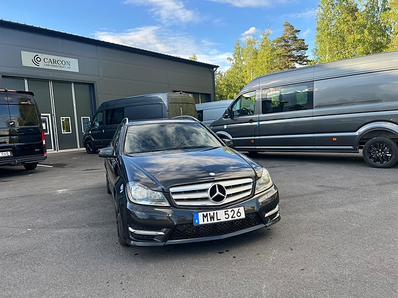 Mercedes-Benz C220 2 of 9