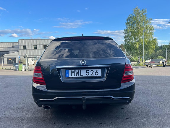 Mercedes-Benz C220 3 of 9