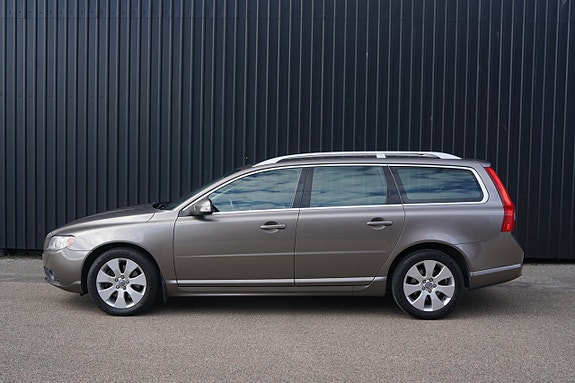 Volvo V70 5 of 17
