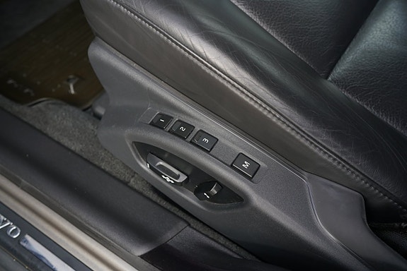 Volvo V70 16 of 17