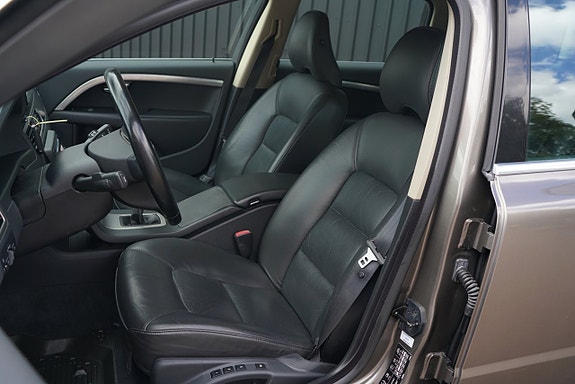 Volvo V70 7 of 17