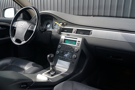 Volvo V70 9 of 17