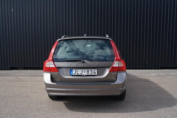 Volvo V70 4 of 17