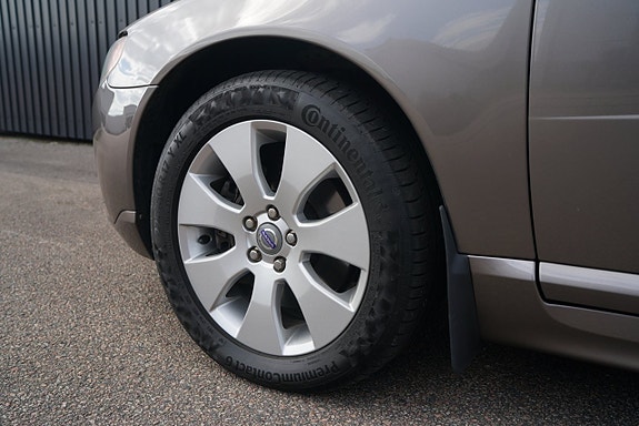 Volvo V70 6 of 17