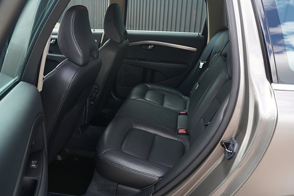 Volvo V70 8 of 17