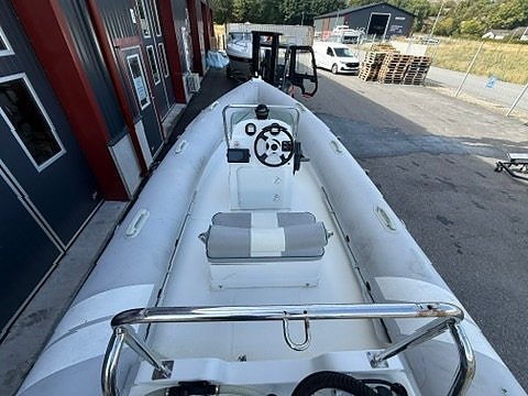 Atomix 500 RIB Centre – Yamaha 100 hk 6 of 12