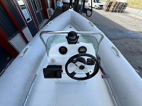 Atomix 500 RIB Centre – Yamaha 100 hk 7 of 12