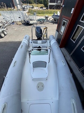 Atomix 500 RIB Centre – Yamaha 100 hk 8 of 12