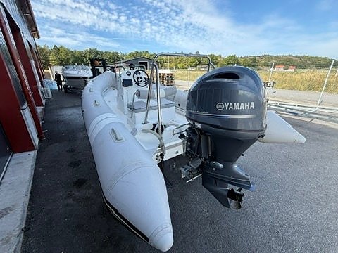 Atomix 500 RIB Centre – Yamaha 100 hk 4 of 12