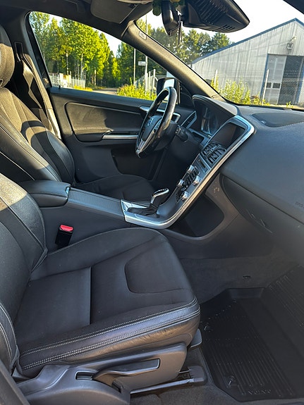 Volvo XC60 5 of 7