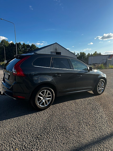 Volvo XC60 3 of 7