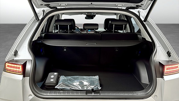 Hyundai IONIQ 10 of 12