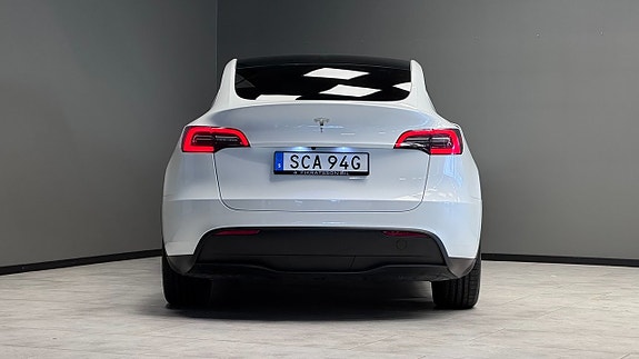 Tesla Model Y 22 of 23