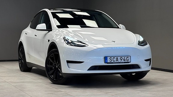 Tesla Model Y 16 of 23
