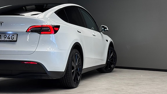 Tesla Model Y 20 of 23