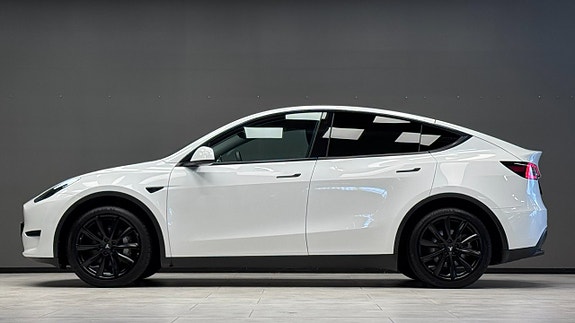 Tesla Model Y 6 of 23