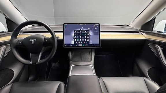 Tesla Model Y 10 of 23