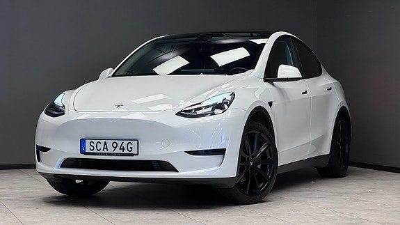 Tesla Model Y 18 of 23